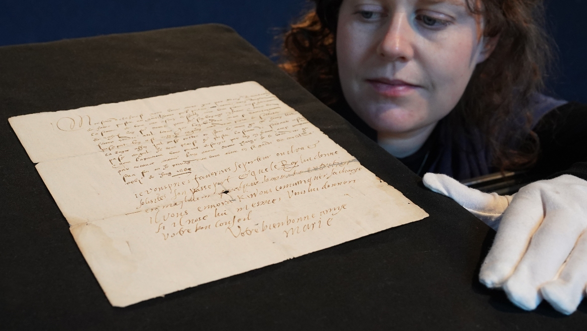 Mary Queen of Scots letter fetches more than £32,000 at auction