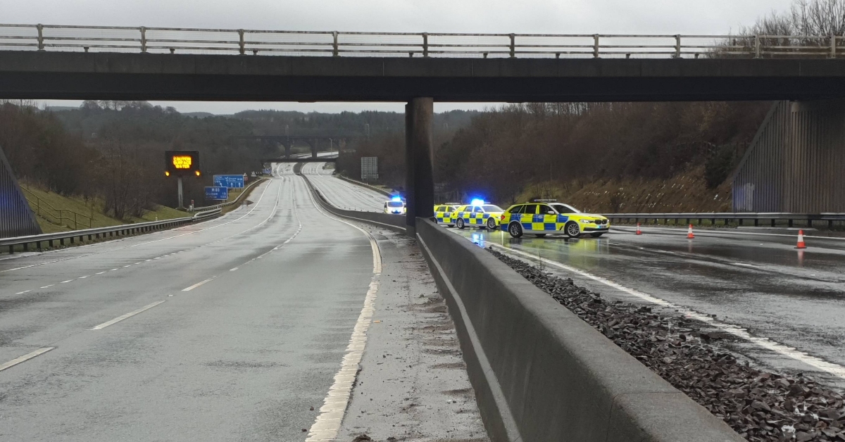 M80 closed in both directions following serious road crash