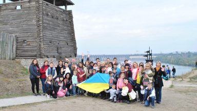 Ukraine: Orphans begin final leg of long journey to Scotland