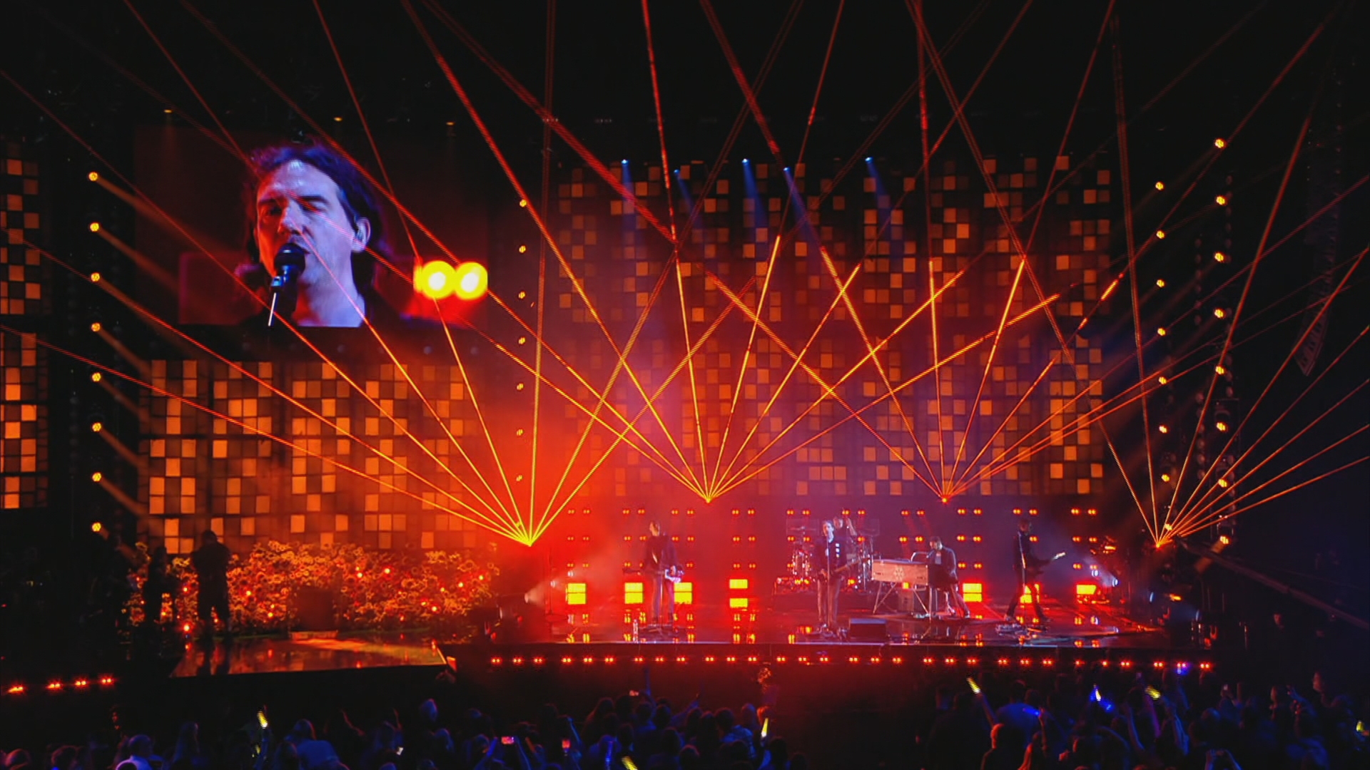 The concert began with a performance by Snow Patrol. (STV)
