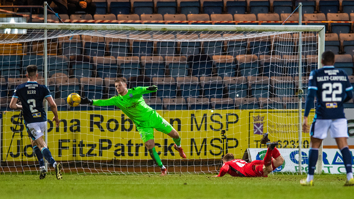 Dundee remain bottom of Premiership after late Connor Ronan goal gives St Mirren victory