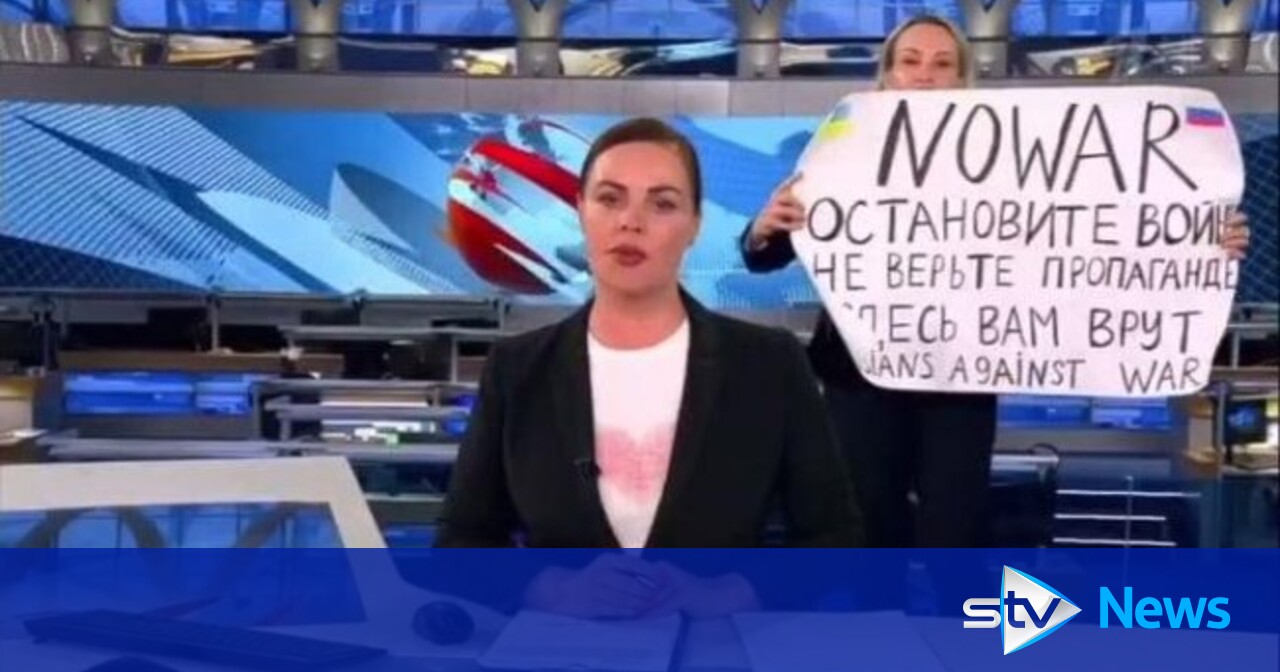 Ukraine: Woman Interrupts Russian State TV In Anti-war Protest | STV News