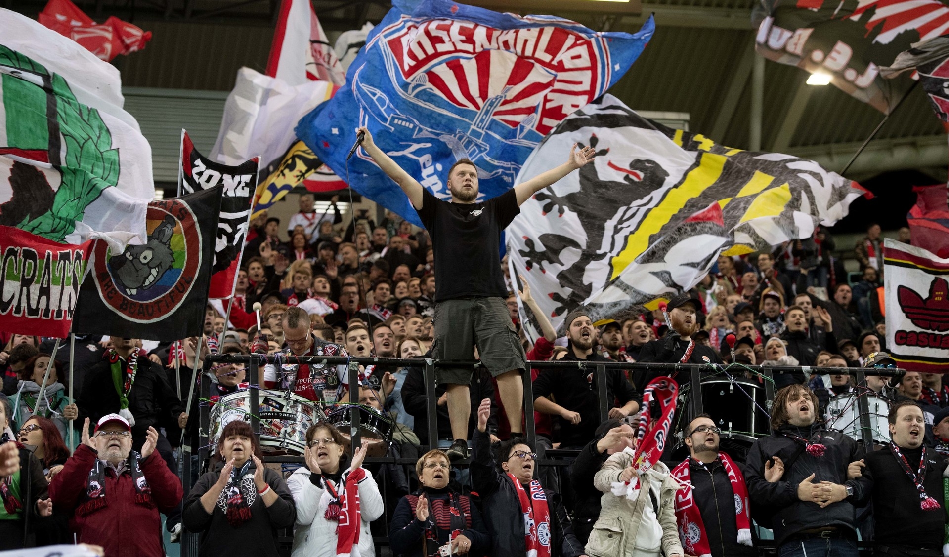 The first leg takes place in the Red Bull Arena.