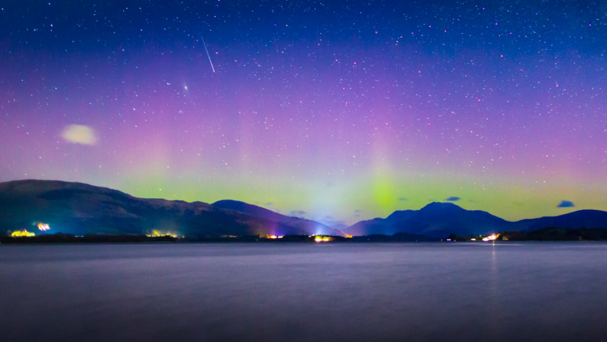 Photographer captures Northern Lights shining behind mountains at Loch Lomond