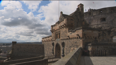 New scheme offers Edinburgh visitors chance to donate history tours to  city’s vulnerable locals