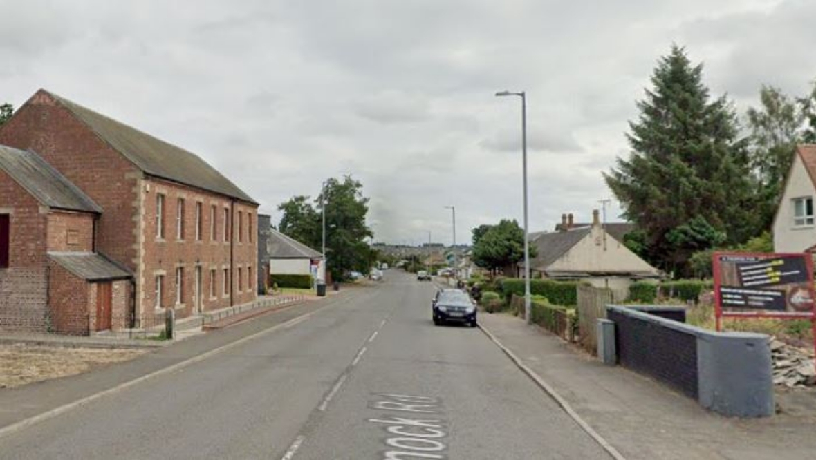 Man left with serious head injury after being attacked with weapon on Greenock Road, Bishopton