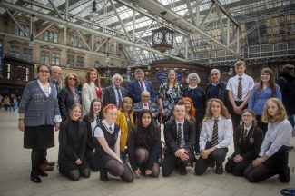 Holocaust survivor,98, shares story with pupils at Glasgow Central Station where he arrived