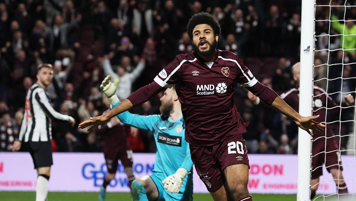 Ellis Simms celebrates after putting Hearts 4-2 ahead at Tynecastle.