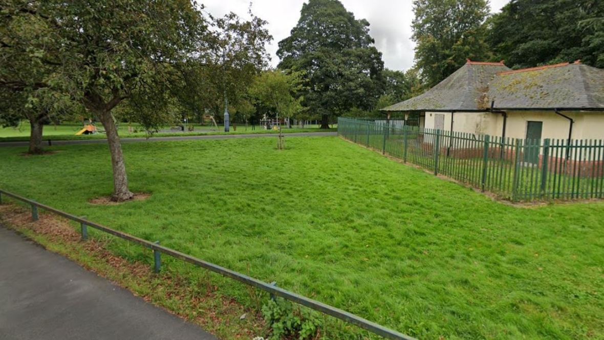 Probe launched as teenager assaulted by gang of youths wearing suits in Howard Park, Kilmarnock
