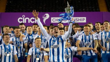 Kyle Lafferty signs new one-year deal at Kilmarnock