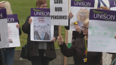 Dundee University staff return to campus after four weeks on the picket line