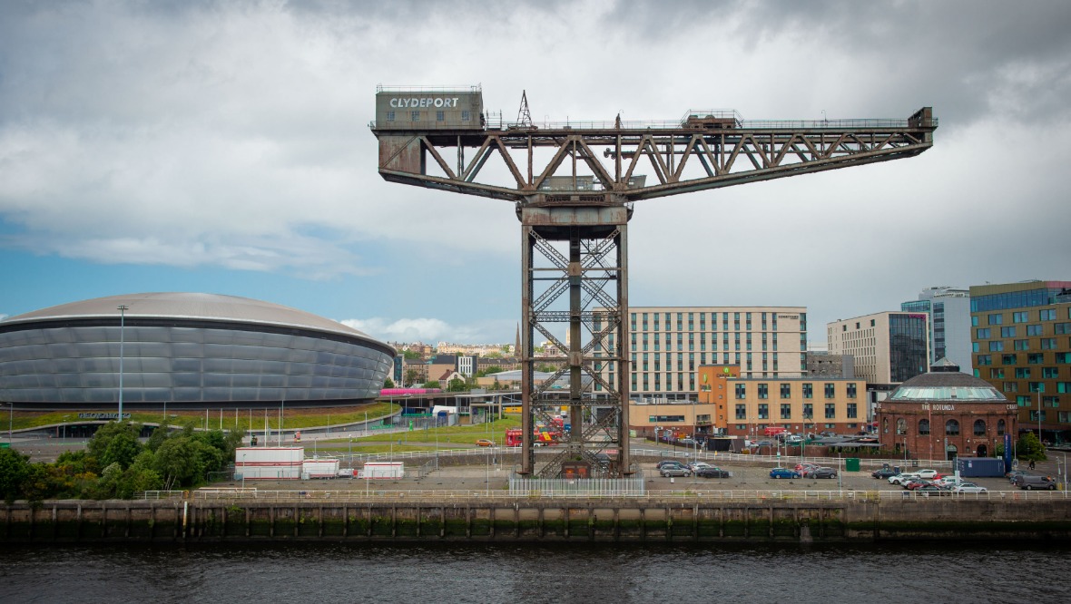 It is one of four cranes on the river, and one of only eleven giant cantilever cranes remaining worldwide.