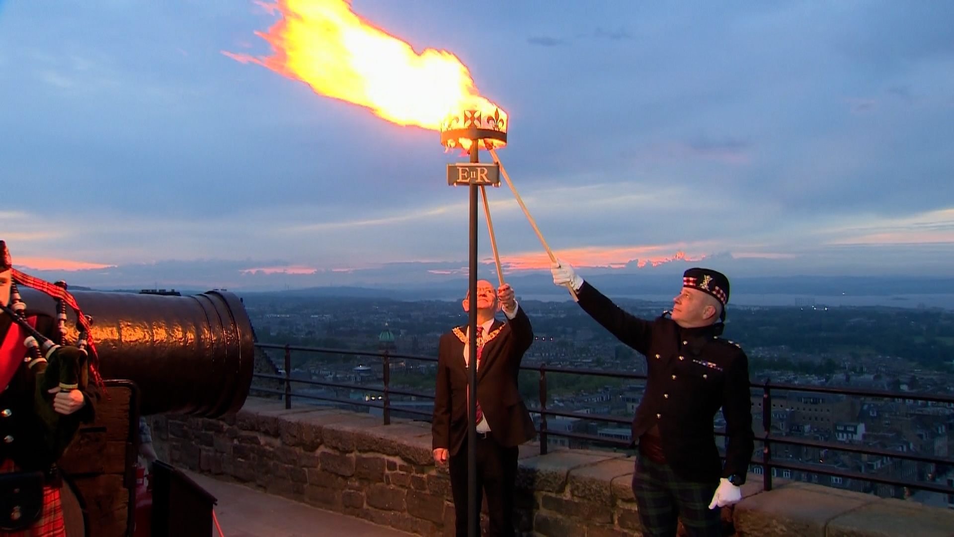 Lord Provost Robert Aldridge and Commander of Edinburgh Garrison Lieutenant Colonel Lorne Campbell lit the jubilee beacon at Edinburgh Castle