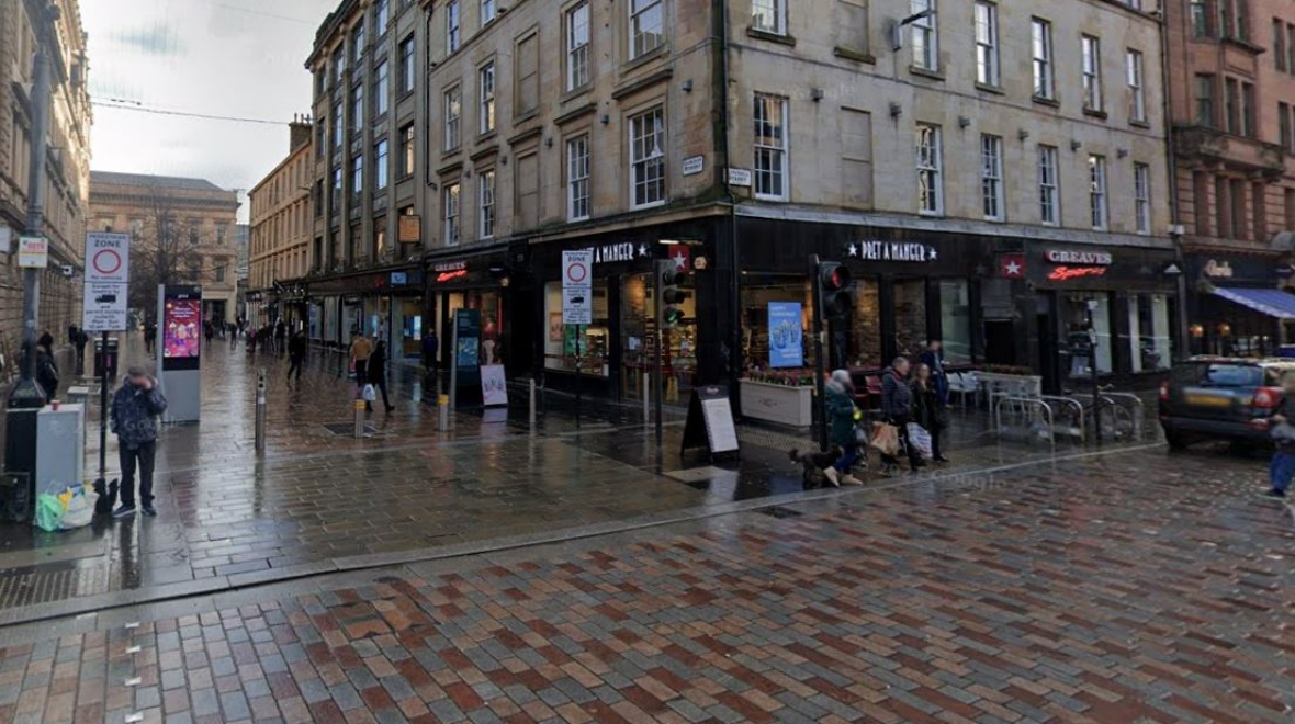Vulnerable man left ‘extremely shaken’ after attack by two men on Gordon Street in Glasgow