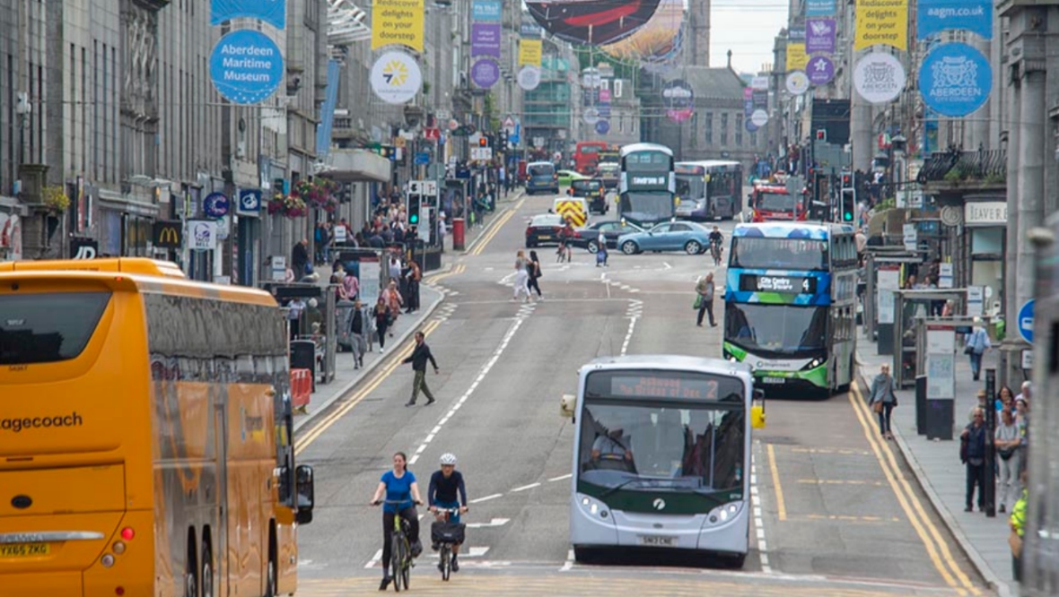 Aberdeen City Councillors vote to allow buses and taxis on partly-pedestrianised Union Street