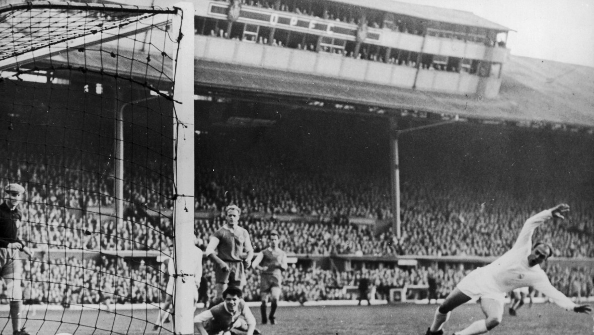 Di Stefano opens the scoring for Real Madrid at Hampden.