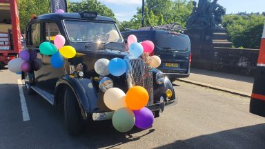 Children treated to seaside trip to Troon for 75th Glasgow Taxi Trade Children’s Outing