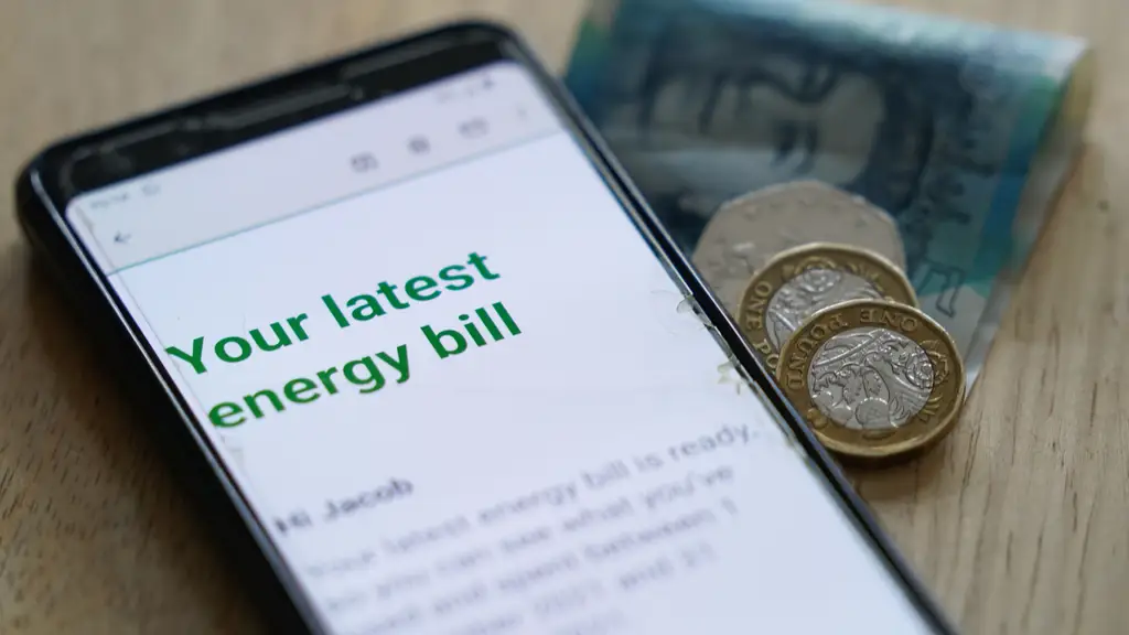 Household energy bill cap frozen for further three months, Hunt announces