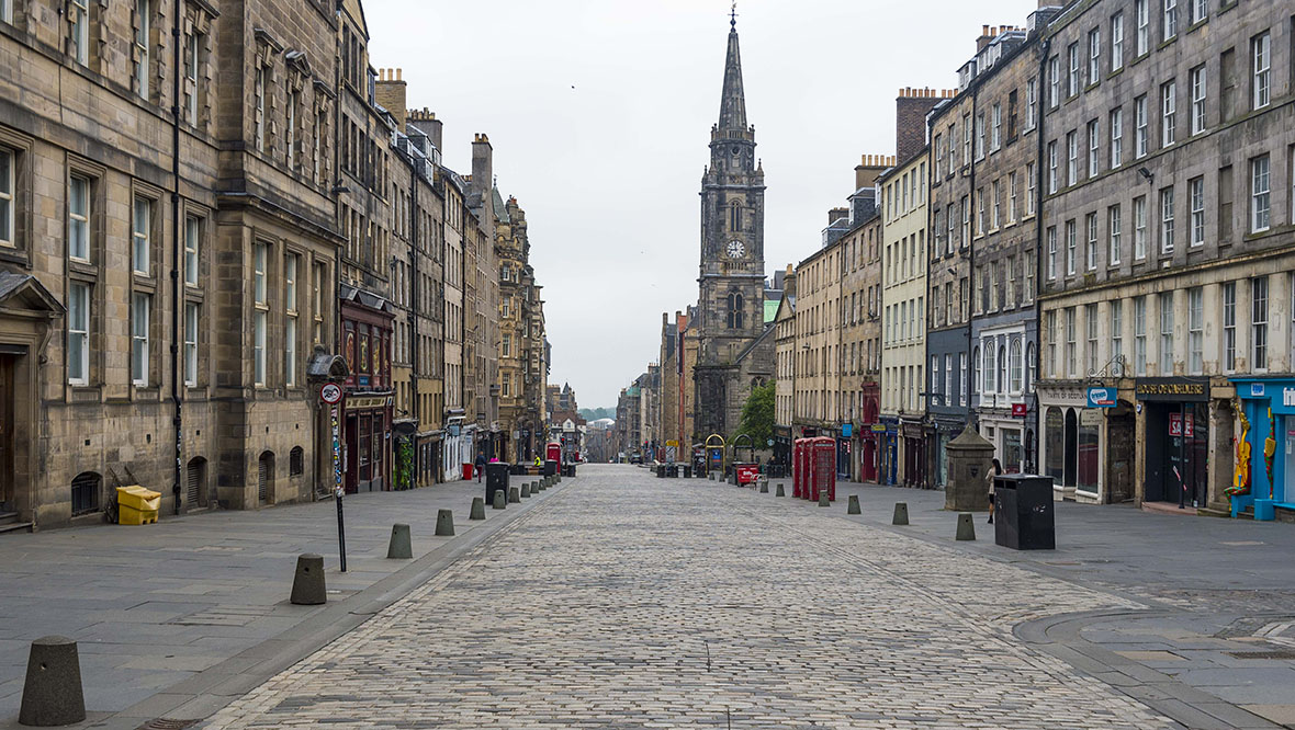 Edinburgh road and school closures in full ahead of arrival of Queen’s coffin