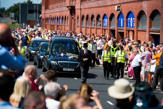 Rangers fans say farewell to former goalkeeper Andy Goram as funeral cortège passes Ibrox