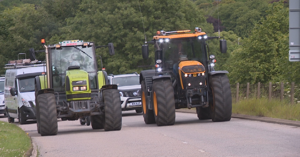 Protesters in tractors target the A92