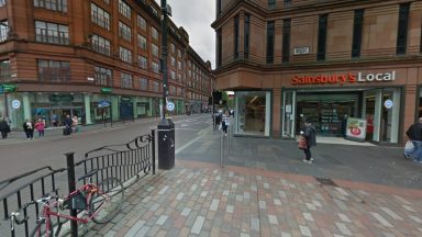 Man left with head and eye injuries after serious assault on Argyle Street in Glasgow