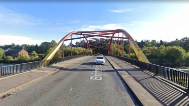 West Dunbartonshire police search for teenagers after man injured in midnight street attack in Alexandria