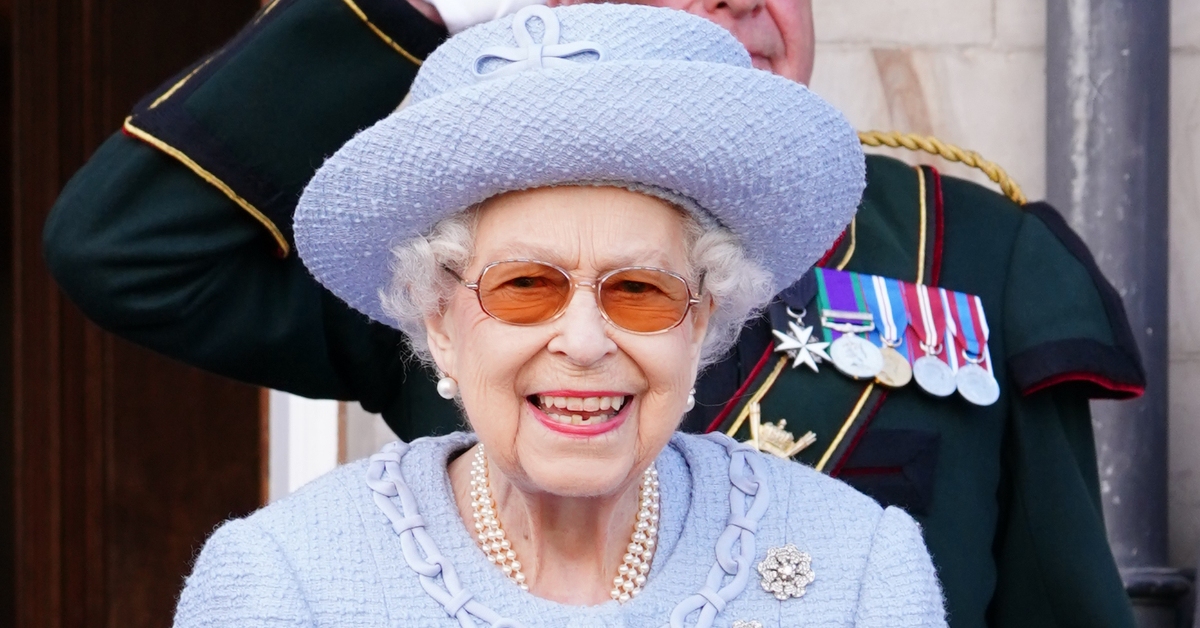 Queen travels to Scotland for traditional summer break