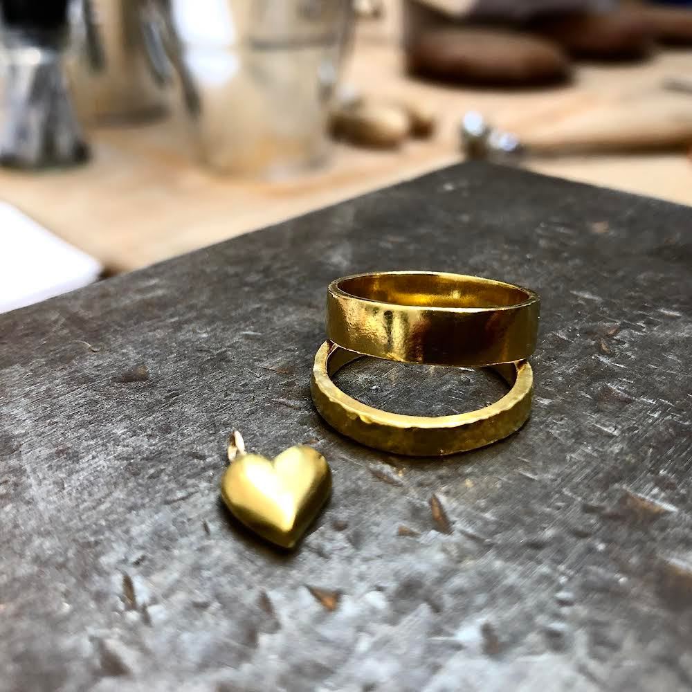 The SSE employee has found enough gold to make two rings and a pendant. 