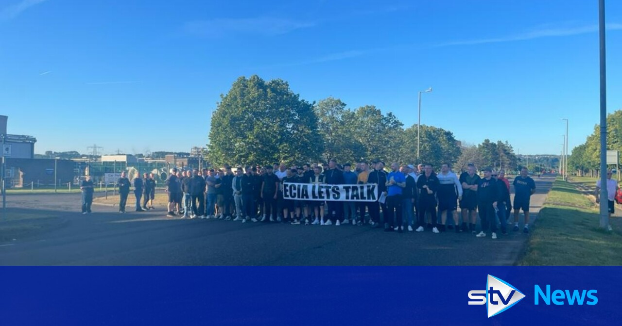 Grangemouth oil refinery workers block road to tankers in pay dispute