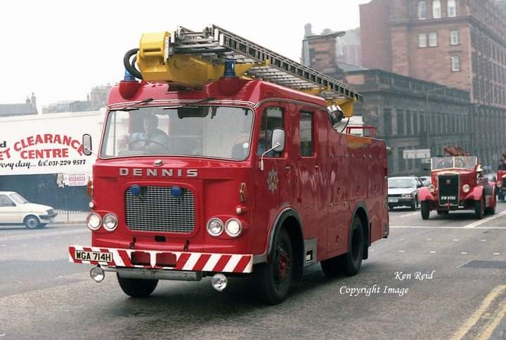 Fire Engine speeds through Gibson Street in Glasgow, Scotland, UK Stock  Photo - Alamy