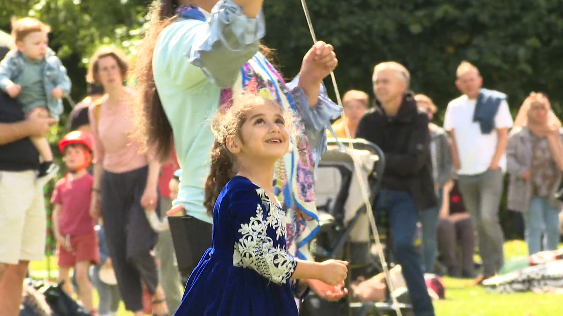 Scots fly kites in Glasgow Green to show solidarity with Afghan refugees 