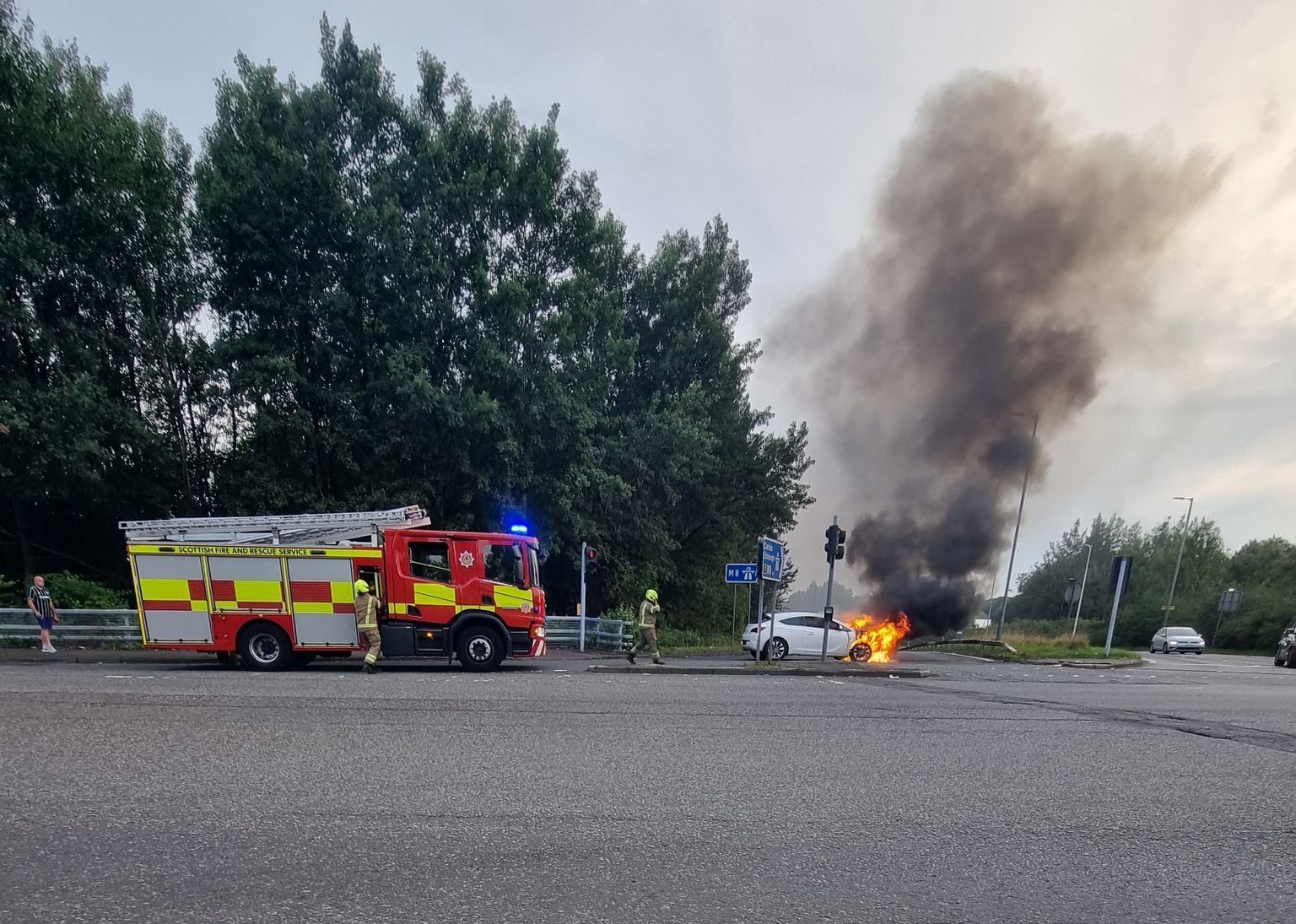 One fire engine was dispatched and the car was quickly extinguished. 