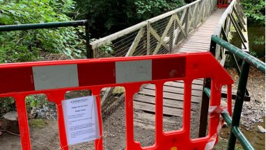 Edinburgh City Council close ‘deteriorating’ footbridge over Water of Leith due to damage