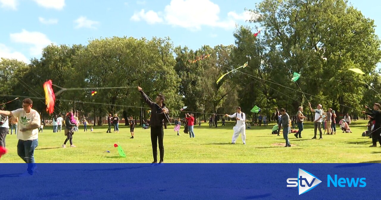 Scots gather at Glasgow Green to fly kites to show solidarity with Afghan refugees - Vimarsana News