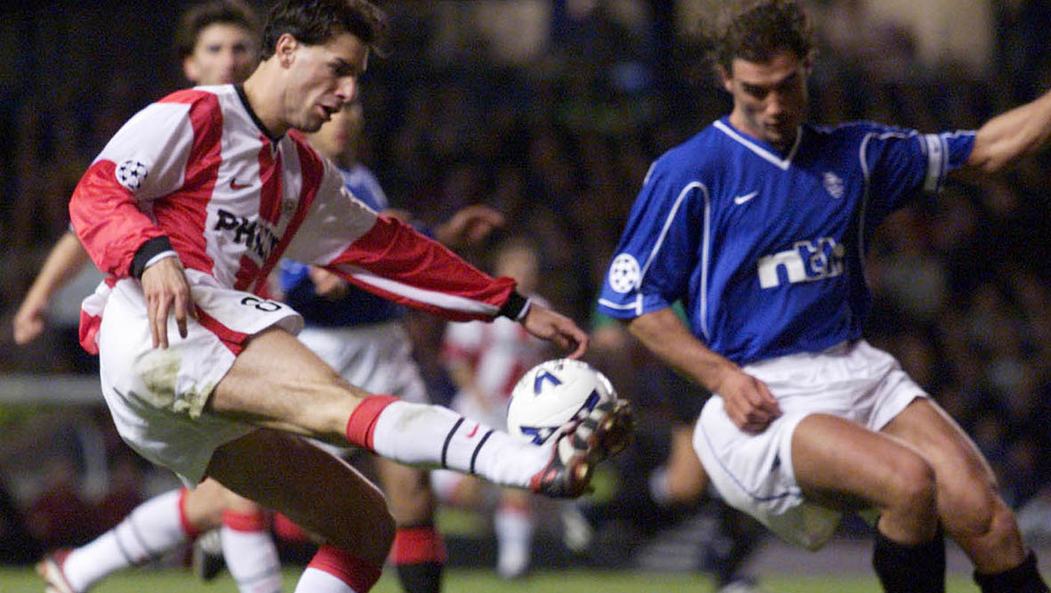 Amoruso blocking Ruud van Nistelrooy's path.