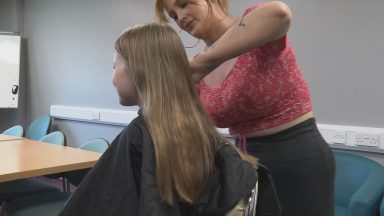 Cost of living: Meet the Falkirk hairdresser cutting kids’ hair for free ahead of new school term