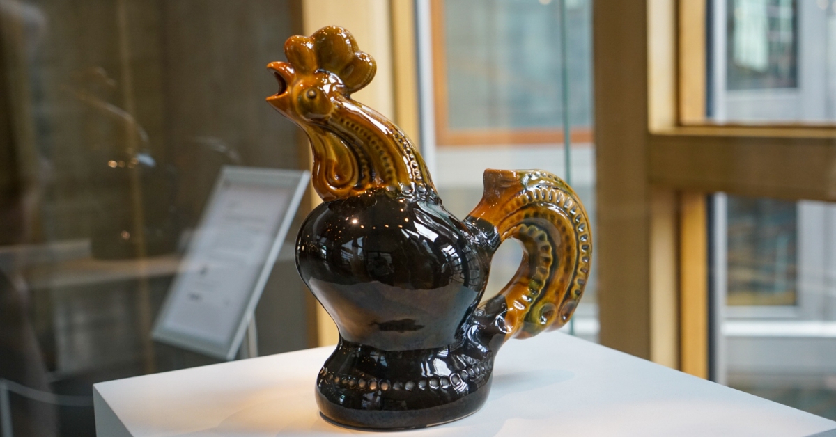 Cockerel jug symbolising Ukraine’s resistance gifted to Boris Johnson displayed in Edinburgh