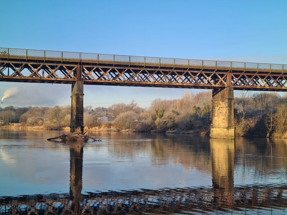 Call for views on plan to redesign old rail bridge into Clyde crossing 