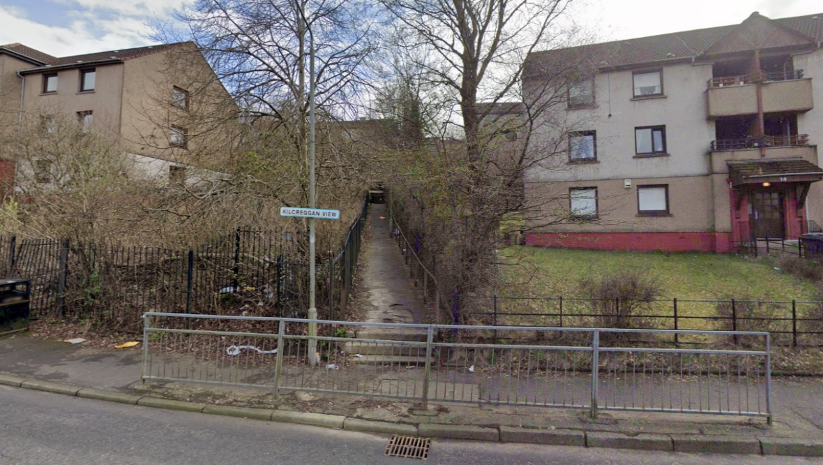 Man left ‘shaken’ after late night gang ambush and robbery in Greenock