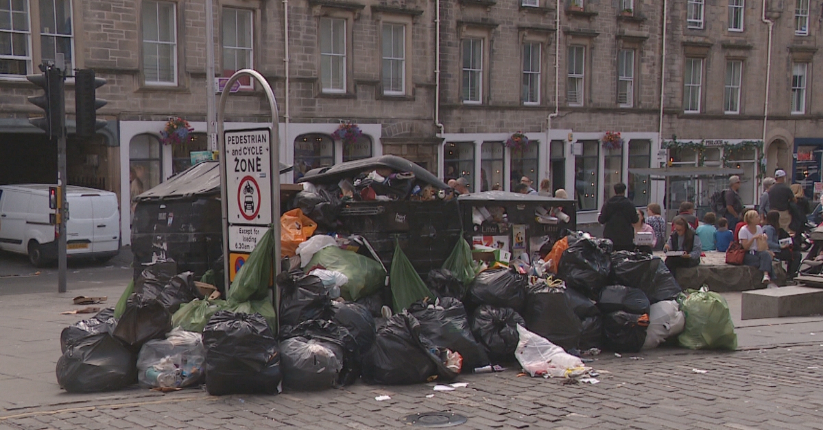 Emergency talks held in bid to resolve pay dispute and end bin strikes