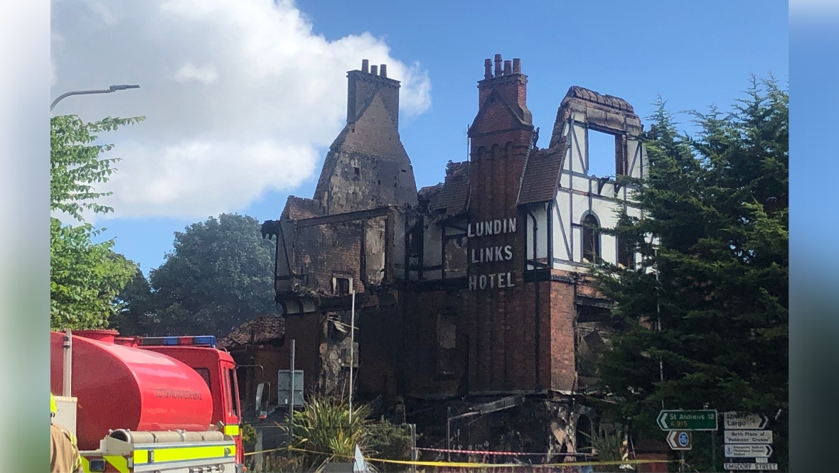 Demolition of Lundin Links hotel in Leven, Fife starts a day early following major blaze