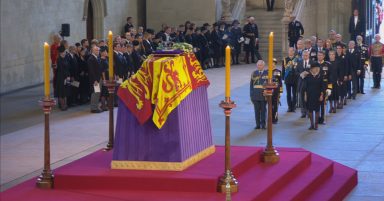 How long is the queue to see the Queen’s coffin lying in state at Westminster Hall?
