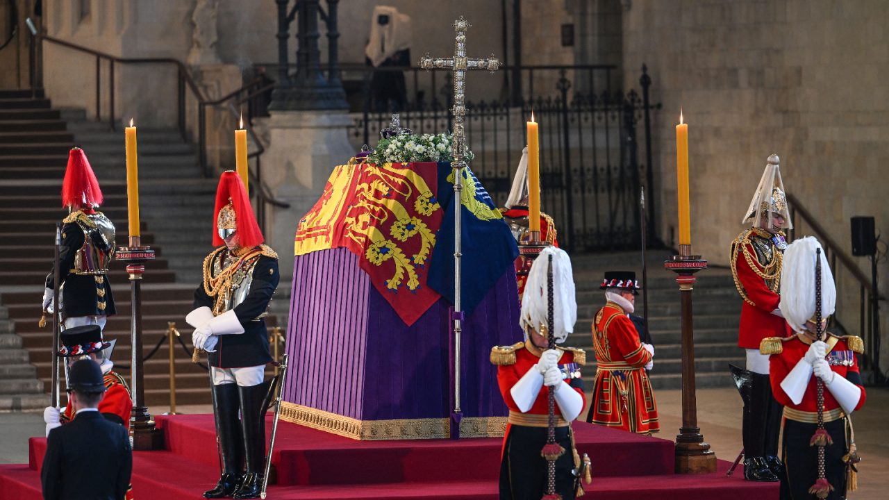 Man arrested for ‘approaching Queen’s coffin’ in front of thousands of mourners at Westminster Hall