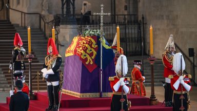 Man arrested for ‘approaching Queen’s coffin’ in front of thousands of mourners at Westminster Hall