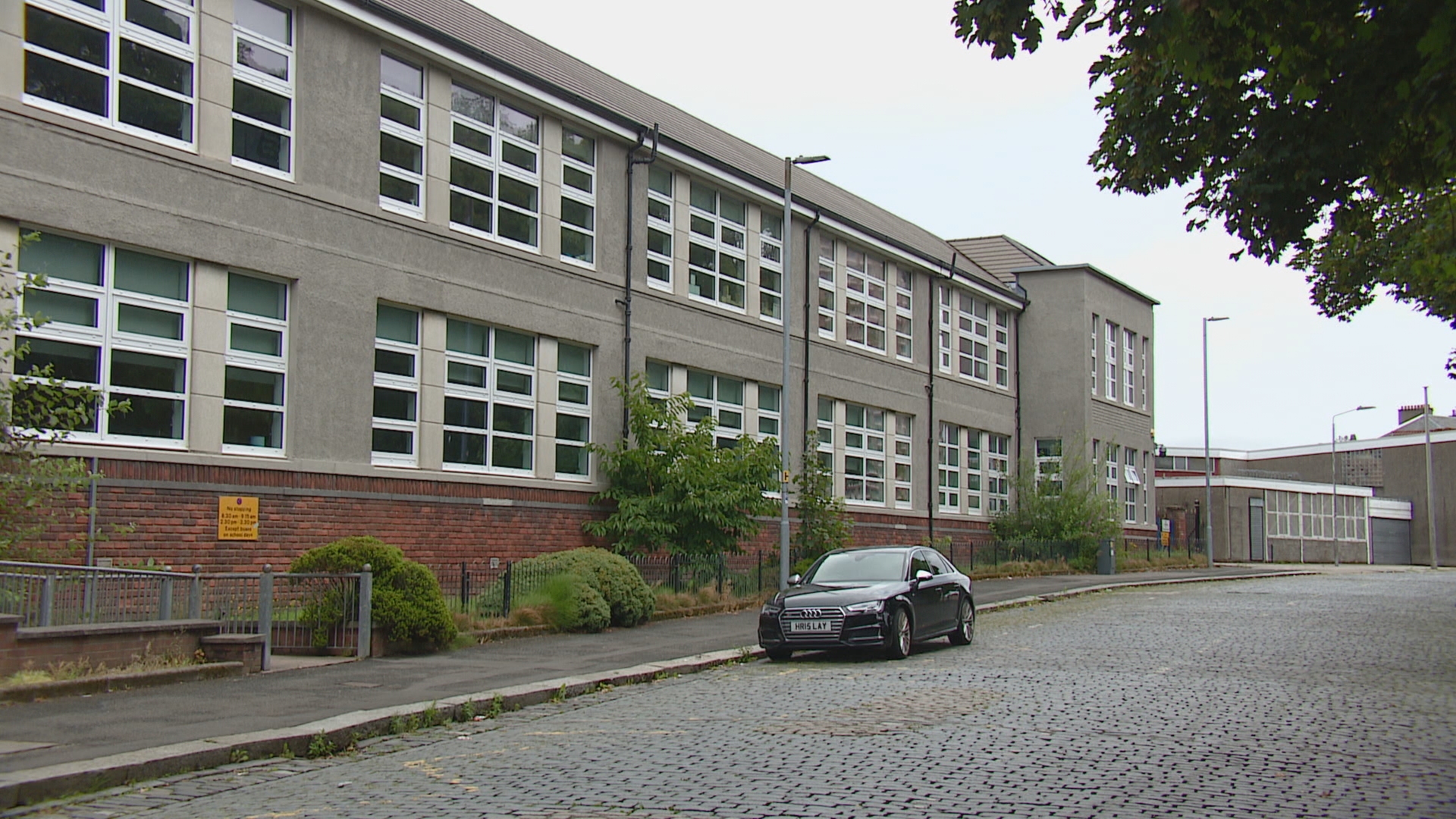 A young Truss attended West Primary School in Paisley. 