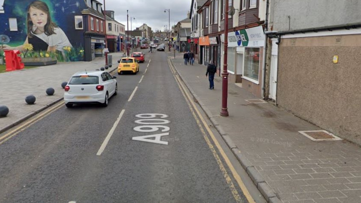 Man taken to hospital after being struck by car on Cowdenbeath High Street