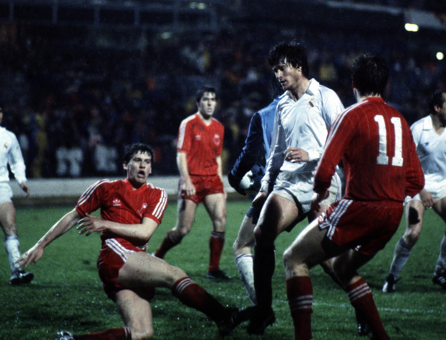 Eric Black and Peter Weir of Aberdeen in action against Francisco Bonet.