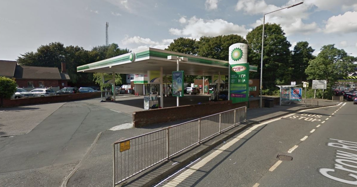 Police hunt for thief who threatened petrol station worker in Jordanhill, Glasgow before stealing cash