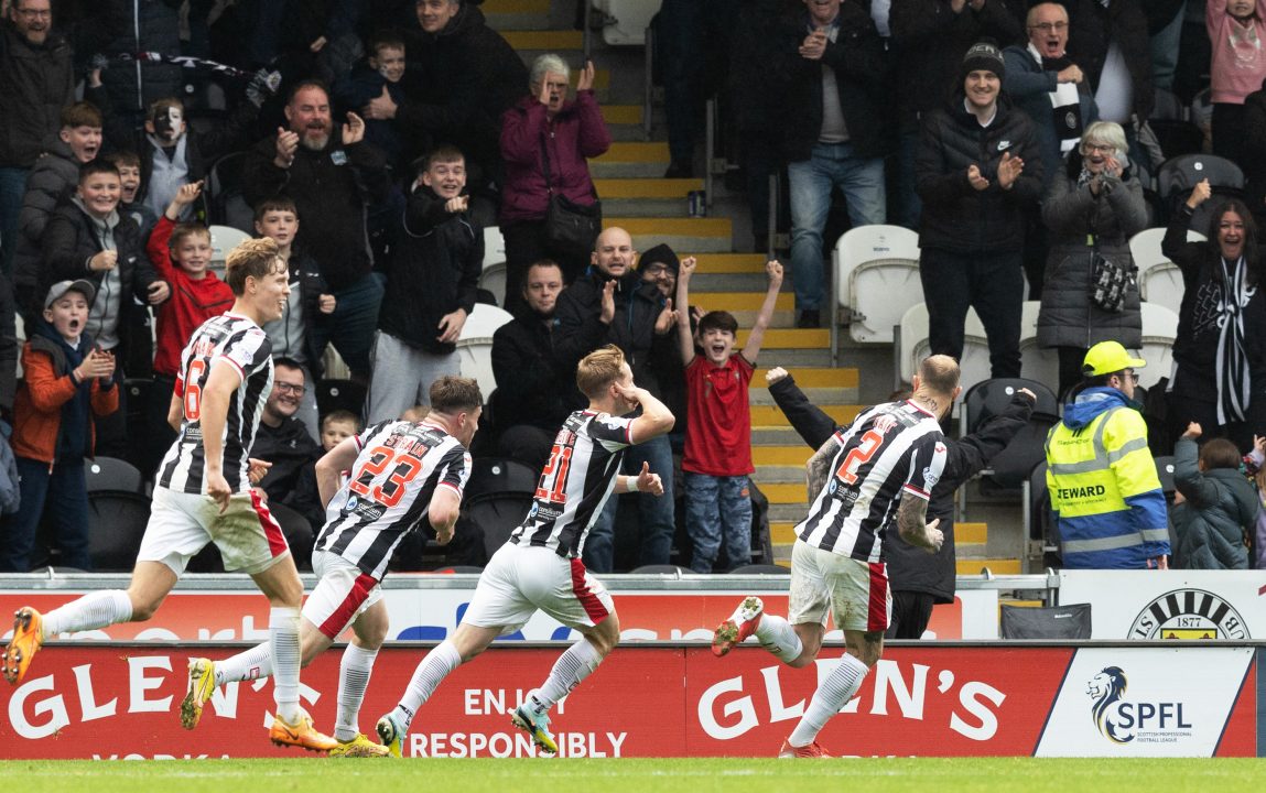 St Mirren score late winner to beat Dundee United and move back up to fourth